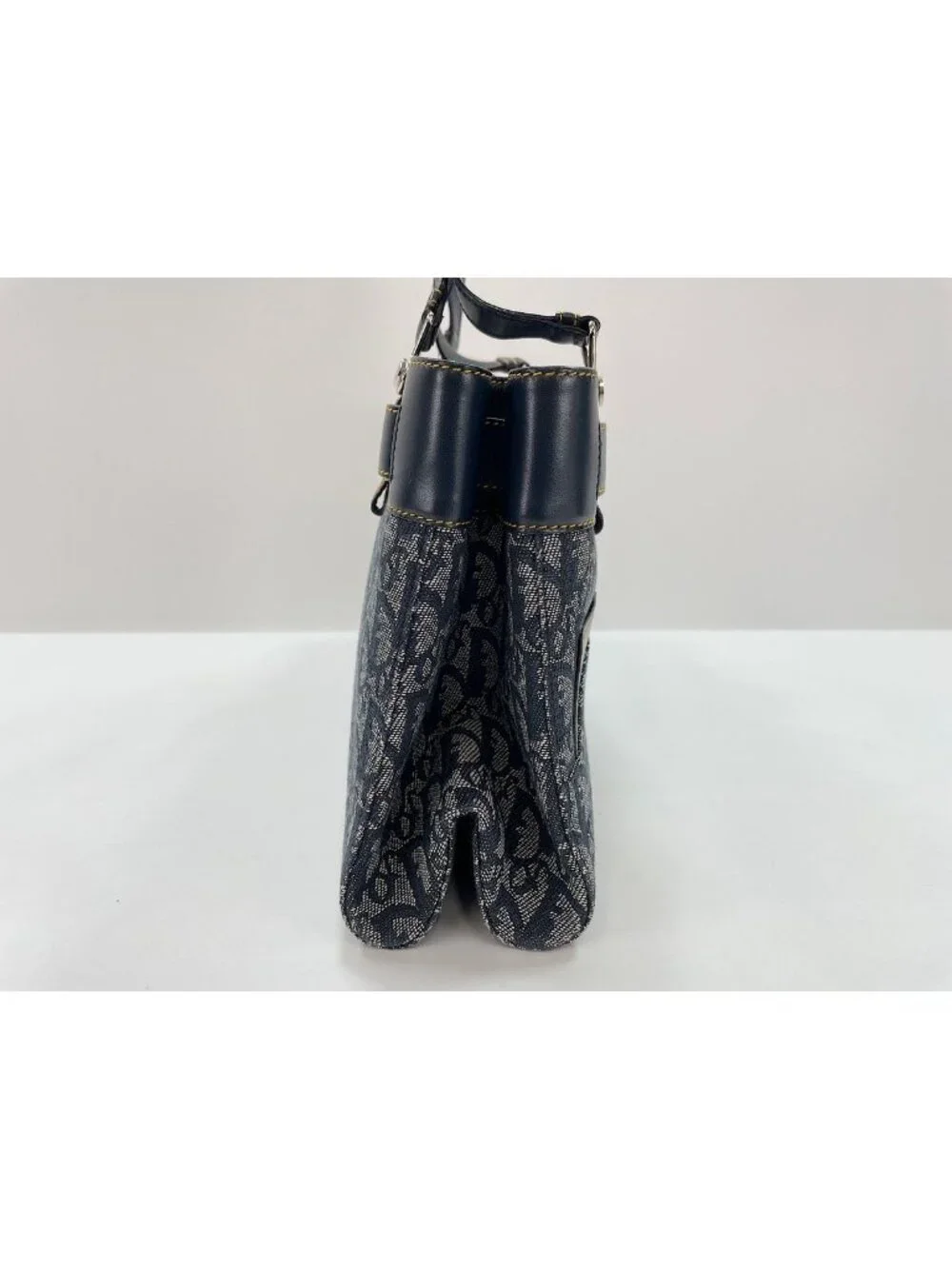 Dior brand color